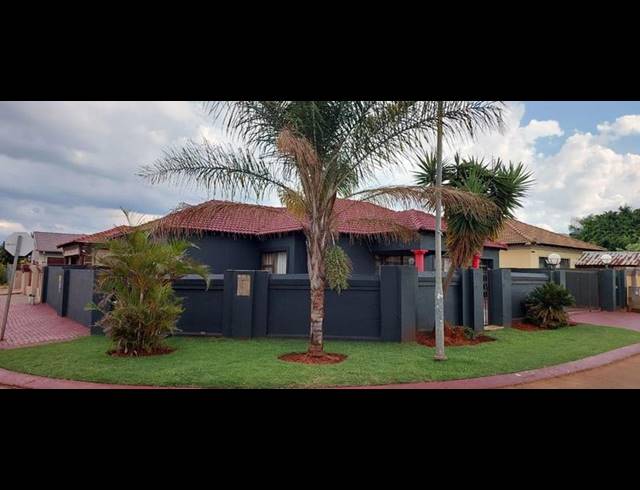 3 BEDROOM HOUSE FOR SALE IN THE ORCHARDS